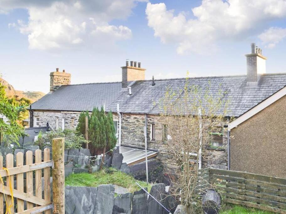 Cosy Terrace Cottage Built Into The Mountain Side. Blaenau Ffestiniog Exteriör bild