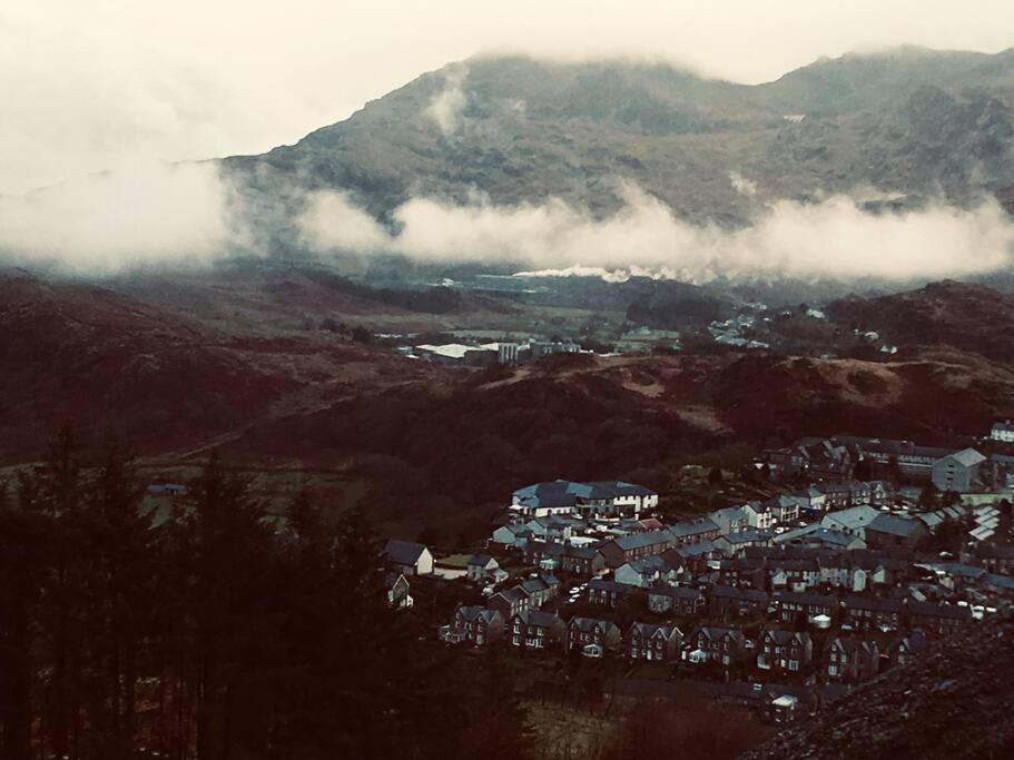 Cosy Terrace Cottage Built Into The Mountain Side. Blaenau Ffestiniog Exteriör bild