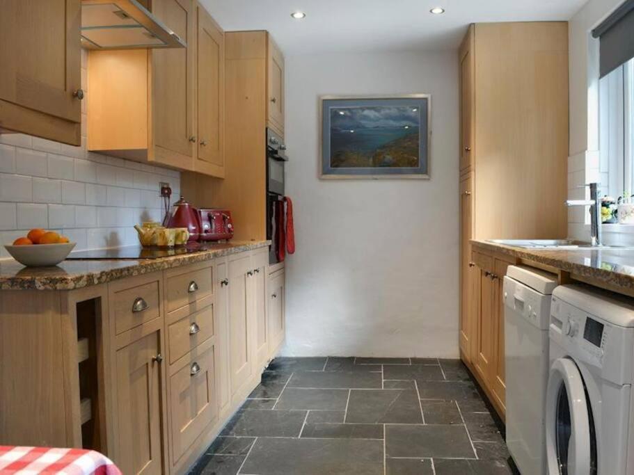 Cosy Terrace Cottage Built Into The Mountain Side. Blaenau Ffestiniog Exteriör bild