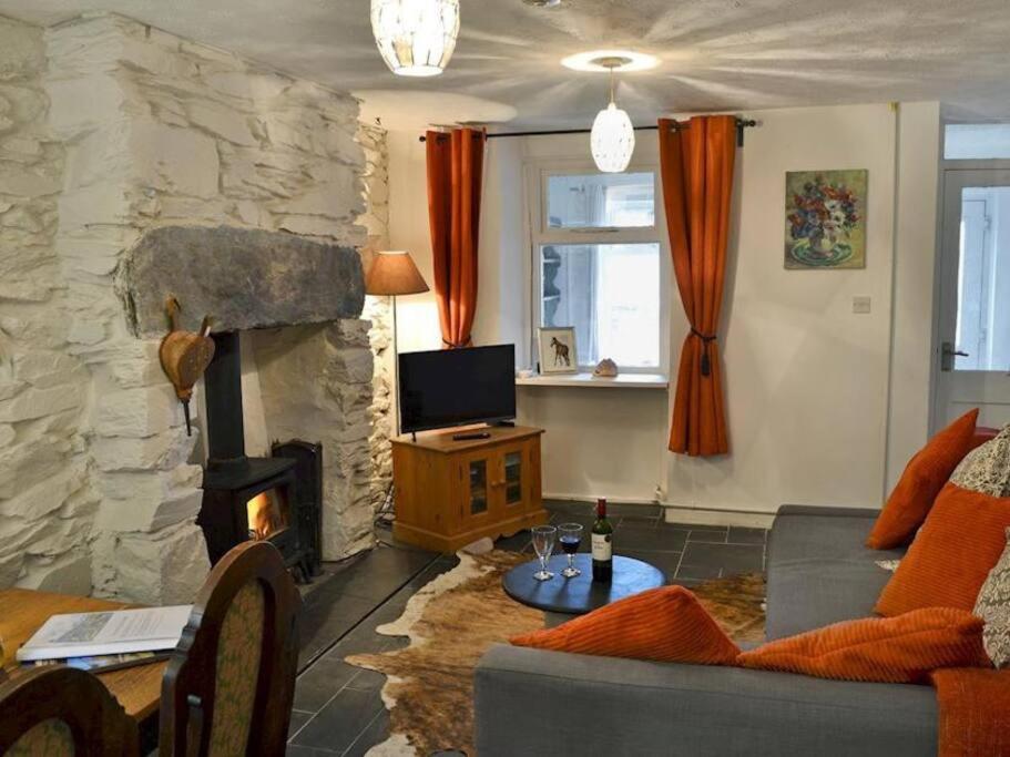 Cosy Terrace Cottage Built Into The Mountain Side. Blaenau Ffestiniog Exteriör bild