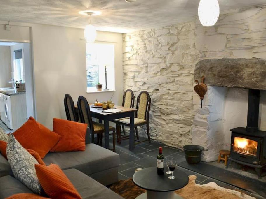 Cosy Terrace Cottage Built Into The Mountain Side. Blaenau Ffestiniog Exteriör bild
