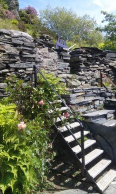 Cosy Terrace Cottage Built Into The Mountain Side. Blaenau Ffestiniog Exteriör bild